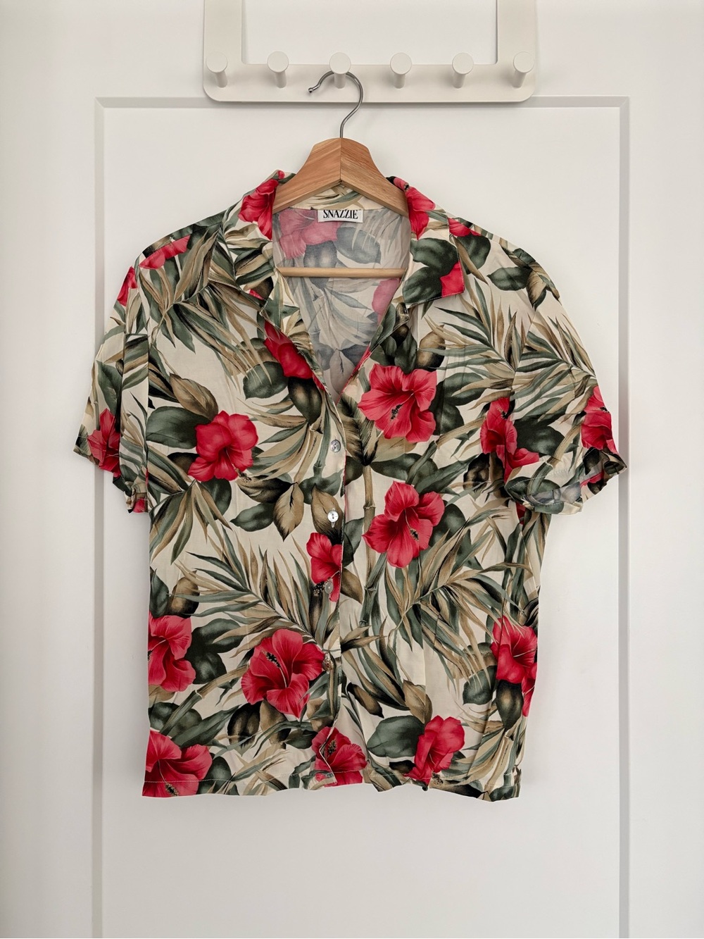 SNAZZIE Tropical Floral Short-Sleeve Button-Up Shirt, Women's Medium